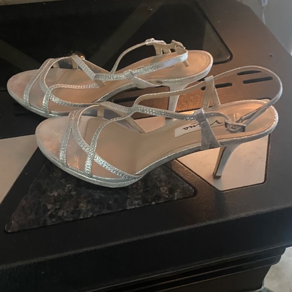 Nina Blossom Open-Toe Evening Sandal Silver/Crystal Accents Size 8.5 - Picture 5 of 6